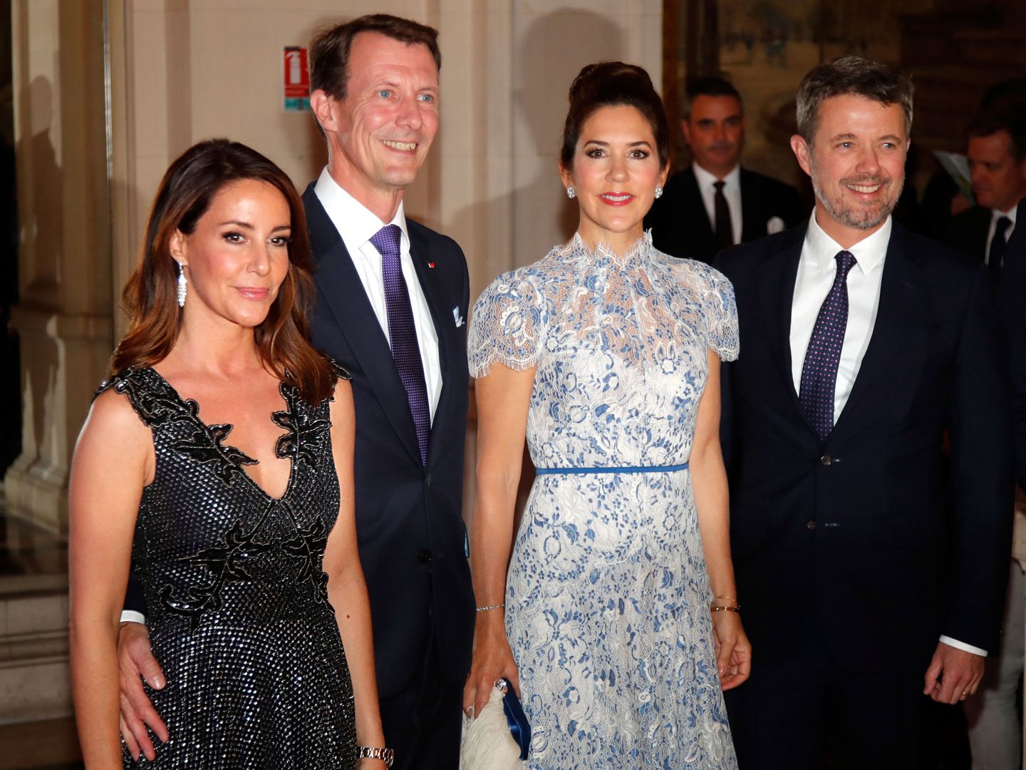 Los príncipes de Dinamarca, durante una visita a París, con Joaquín y Marie. (Reuters)