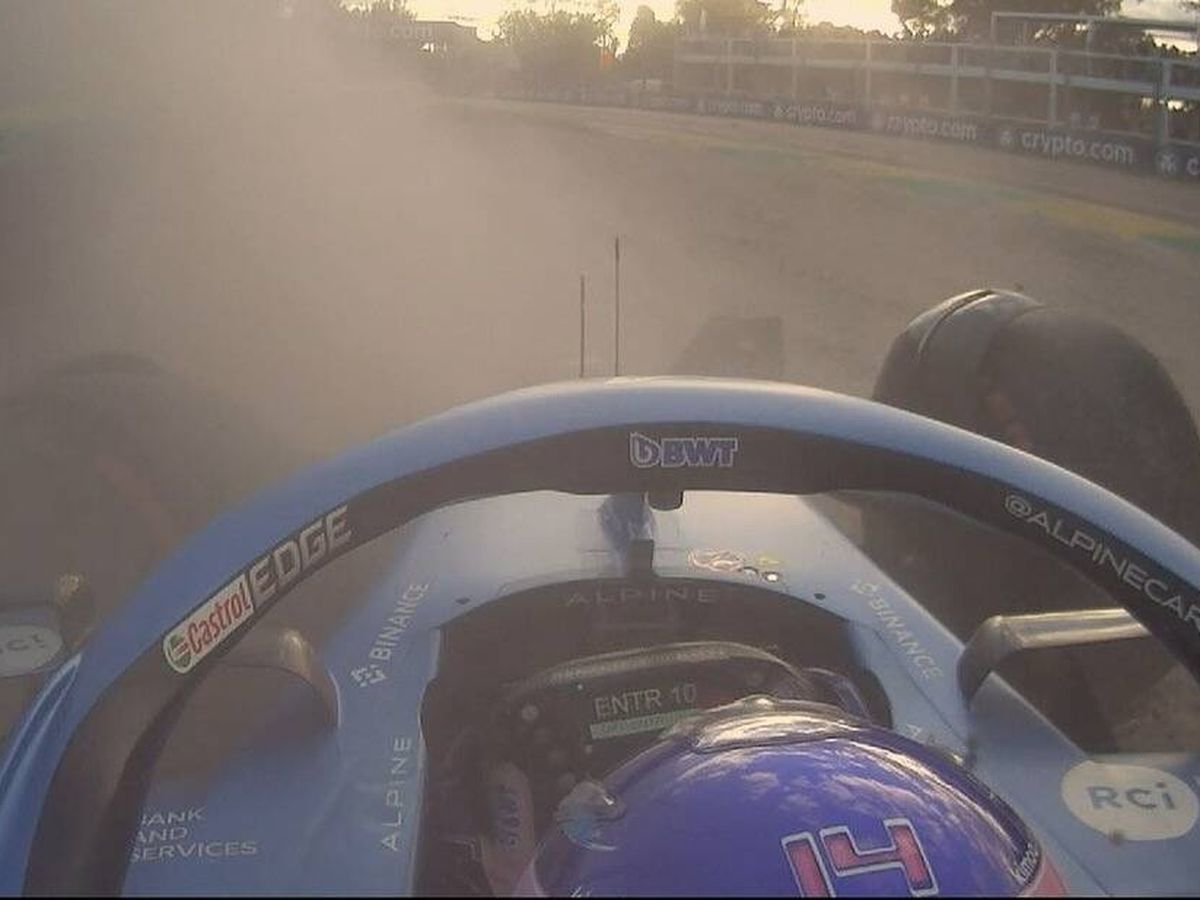 Foto: Alonso, en el momento del impacto en el accidente de Albert Park. (Formula 1)