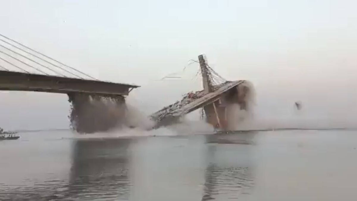 Impresionantes imágenes: un puente de 20 millones de dólares se derrumba sobre un río