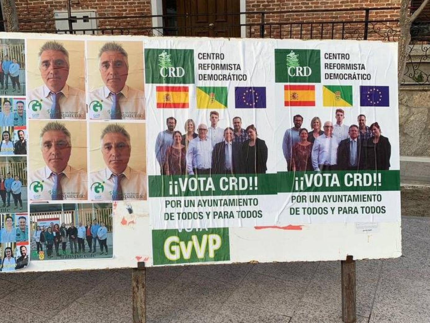 Carteles electorales de José Miguel Lloret, con toda seguridad el nuevo alcalde de Villanueva de Perales.