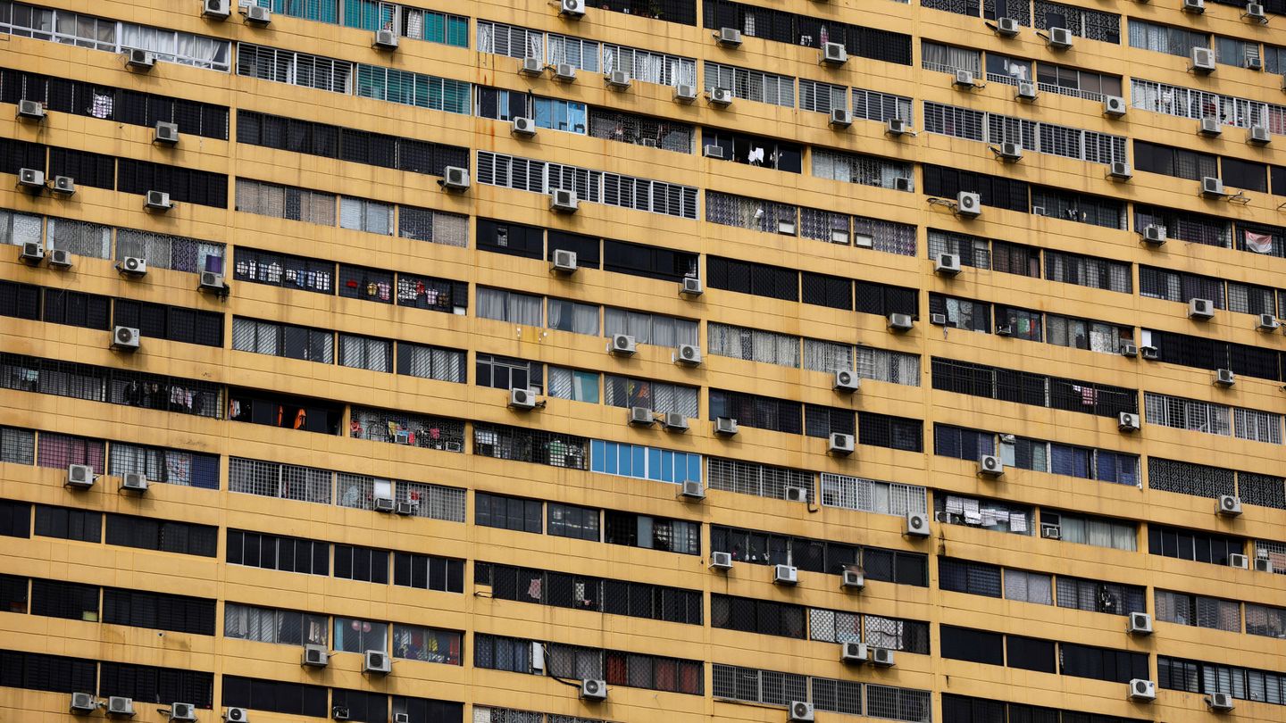 Un edificio en Singapur, lleno de máquinas de aire acondicionado. (Reuters)