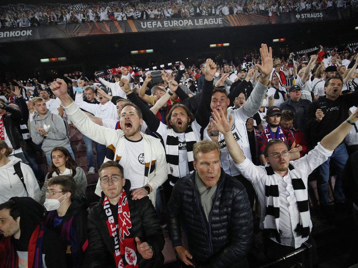 Foto: Los aficionados alemanes llenaron el estadio culé. (Reuters/Albert Gea)