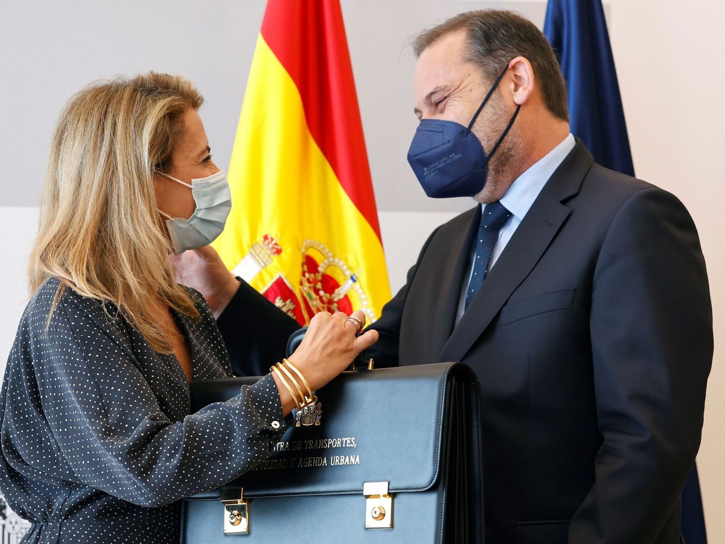 Raquel Sánchez y José Luis Ábalos en el acto de traspaso de carteras. (EFE)