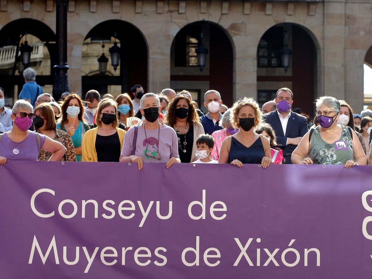 Foto: Concentración en Gijón contra la presunta agresión sexual múltiple. Foto: Efe