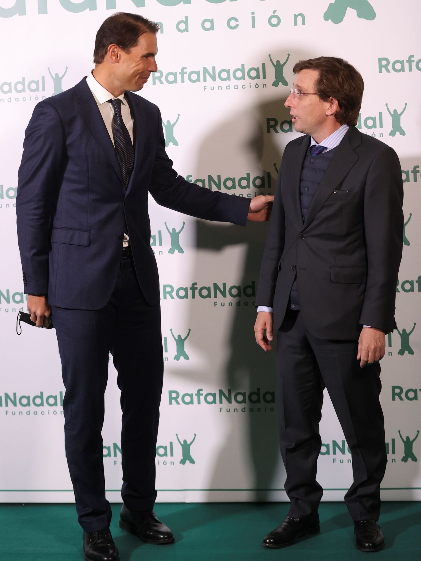 El tenista Rafael Nadal y el alcalde de Madrid, José Luis Martínez-Almeida. (EFE/Kiko Huesca)