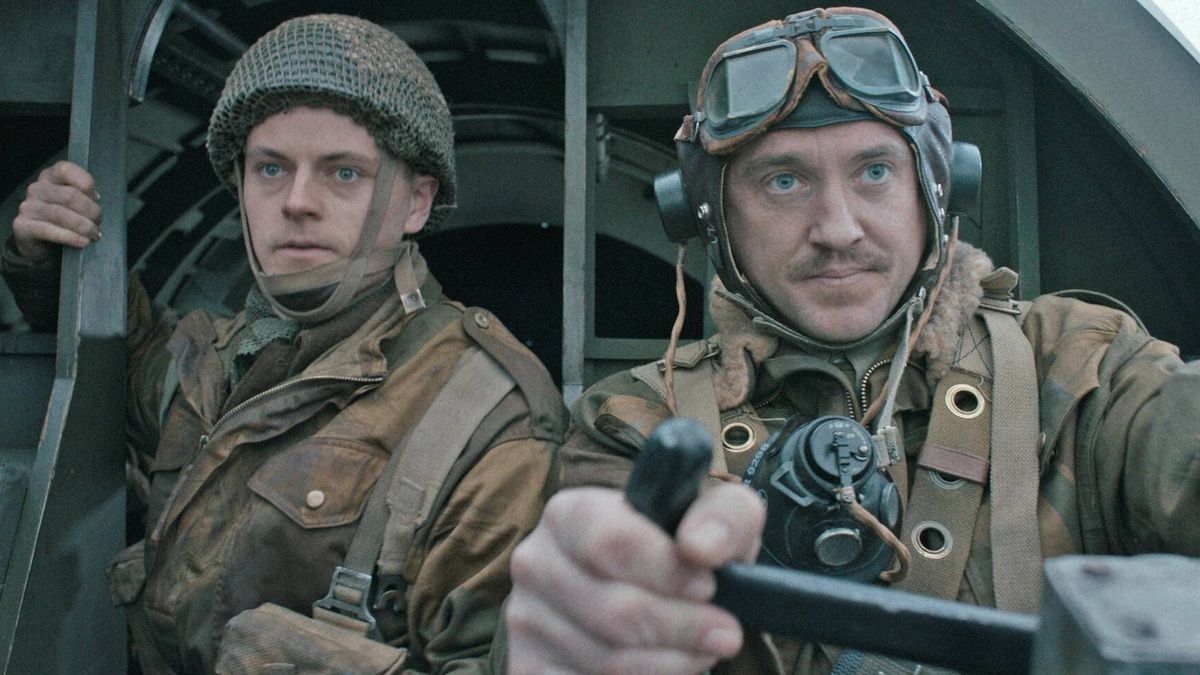 Ni 'Hermanos de sangre' ni 'Narvik' esta es la película que tienes que ver sobre el desembarco de Normandía en Netflix: sale un villano de 'Harry Potter'