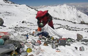 El Everest 'limpia su imagen' y sigue sin cumplir el sueño de Hillary