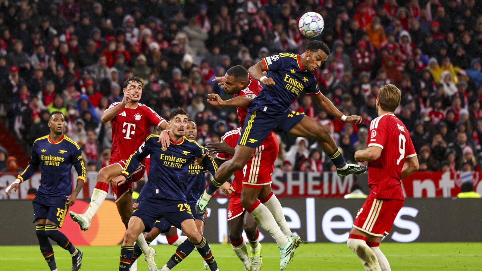 El Bayern y el Arsenal empatan en un partido con varias fases (2-2)