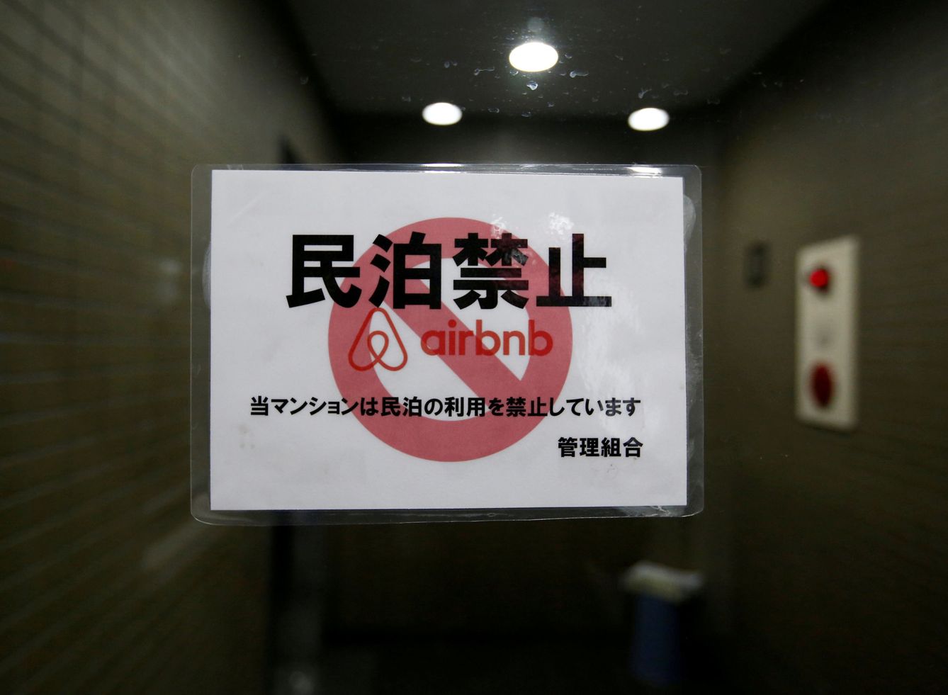 Algunos edificios en Tokio han recurrido también a la prohibición de pisos Airbnb (Kim Kyung-Hoon / Reuters)