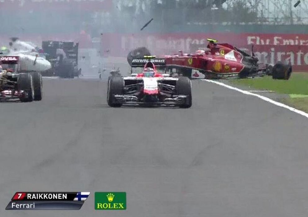 Foto: Momento del impacto entre el coche de Raikkonen y el de Massa.