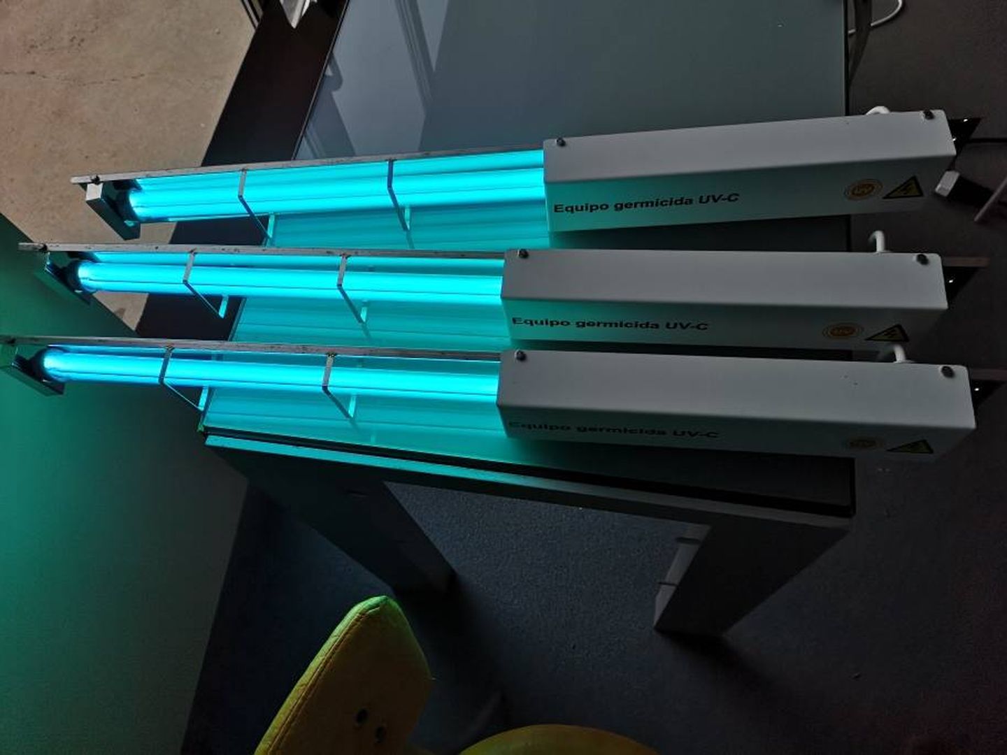 Lámparas de radiación ultravioleta de la empresa E.Vila Projects.