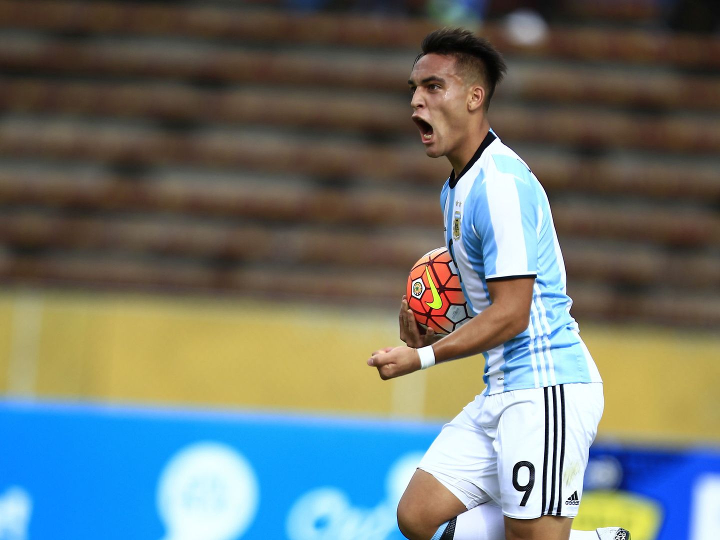 Lautaro Martínez celebra un gol marcado con la Sub 20 de Argentina. (EFE)