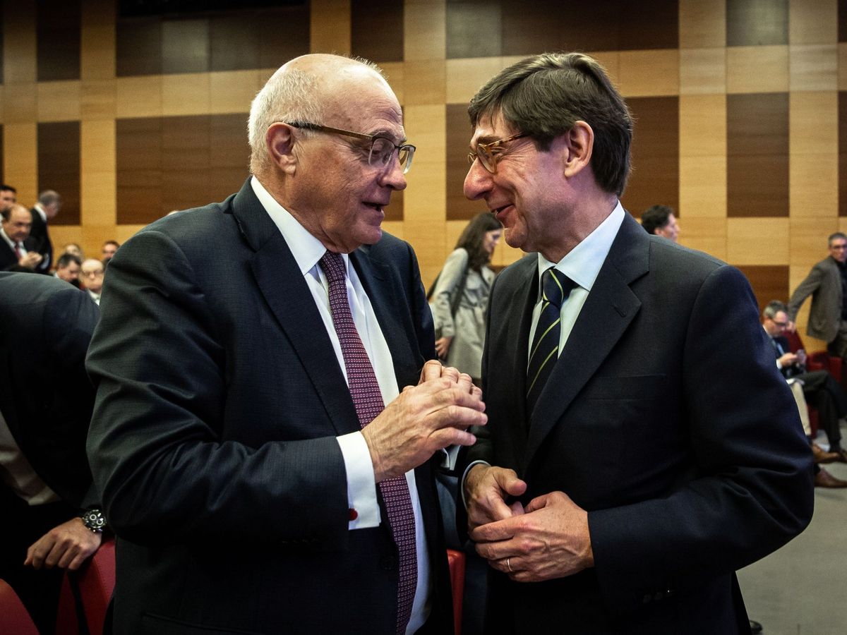 Foto: Josep Oliu (i) y José Ignacio Goirigolzarri (d), presidentes de Sabadell y Bankia. (EFE)