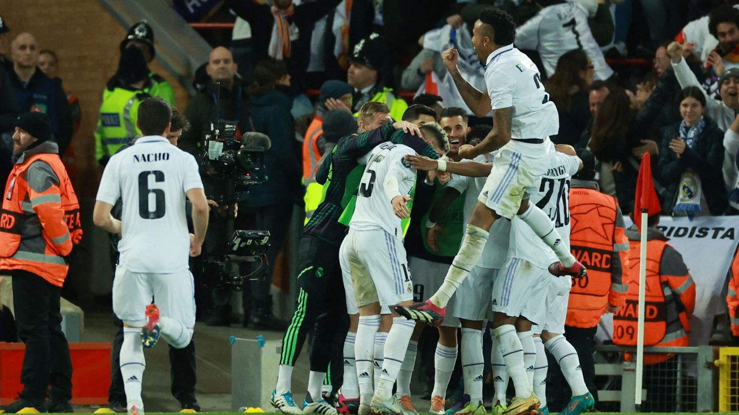 El Real Madrid celebra uno de los goles ante el Liverpool. (Reuters/Phil Noble).