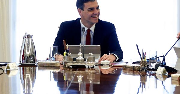 Foto:  El jefe del Ejecutivo, Pedro Sánchez, en su primer Consejo de Ministros. (EFE)