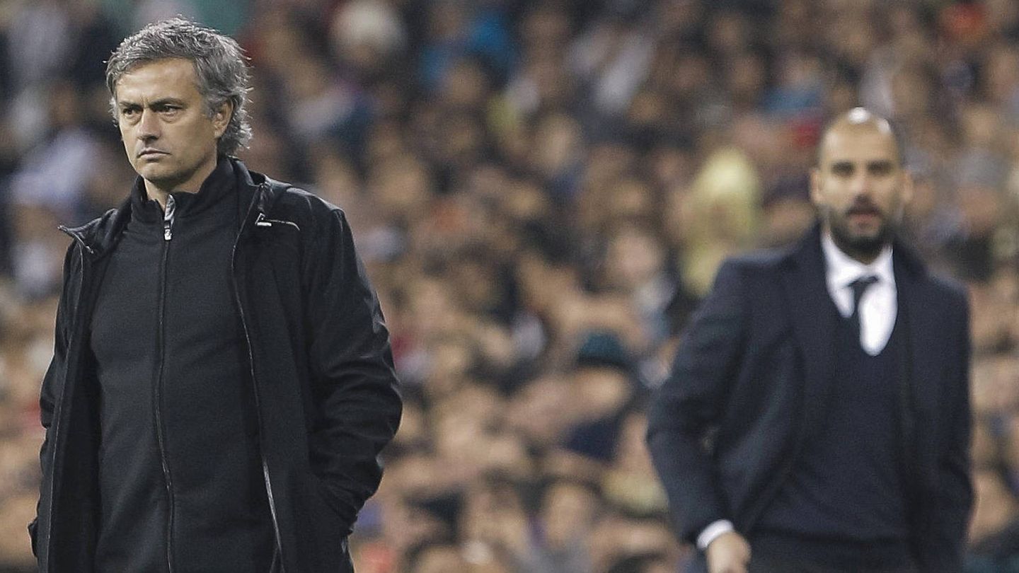 Mourinho y Guardiola, durante la disputa de un Madrid-Barcelona