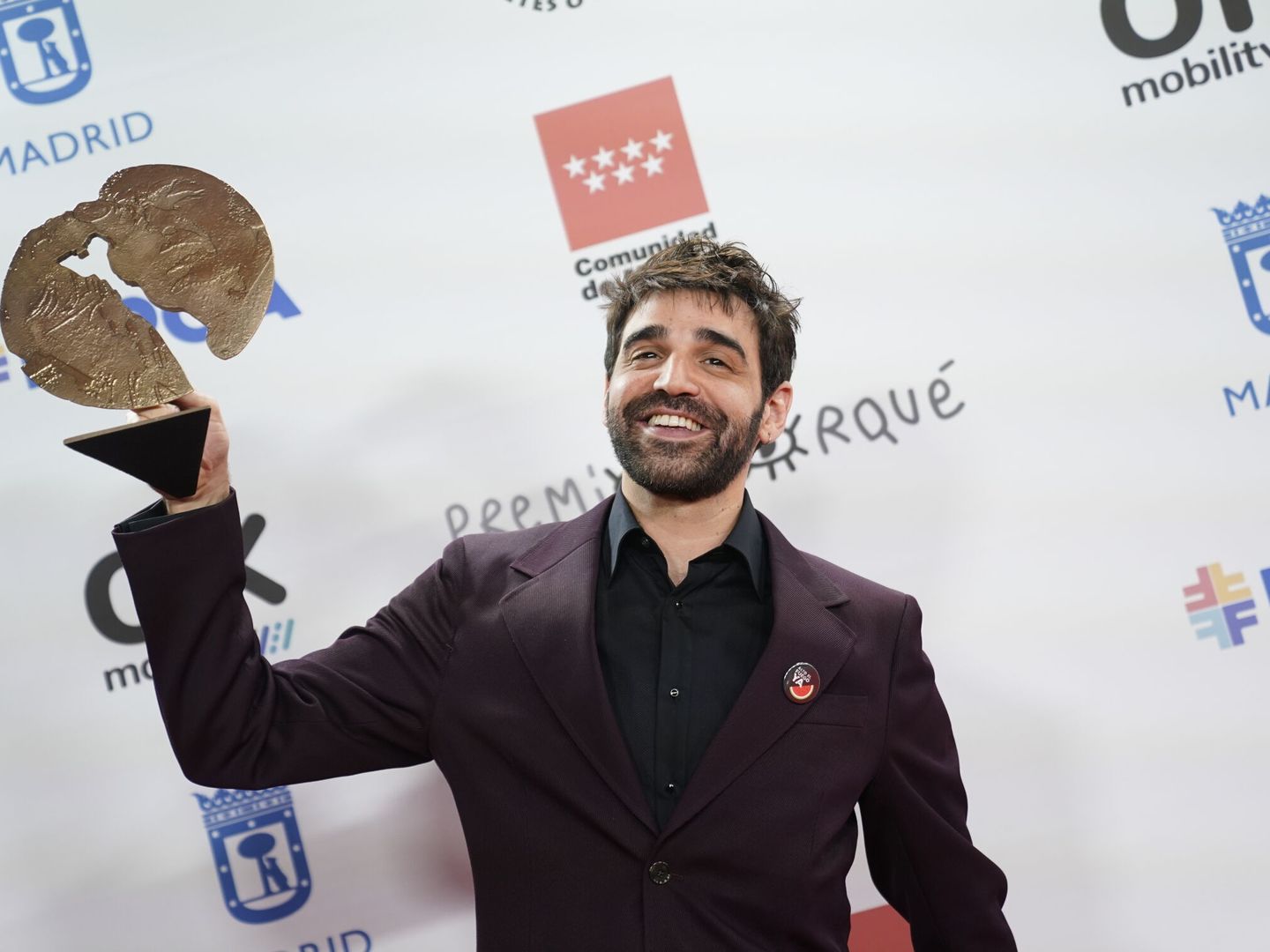El actor David Verdaguer posa tras recibir el premio a 'Mejor interpretación masculina' por su trabajo en 'Saben Aquell'. (Europa Press/Pérez Meca)