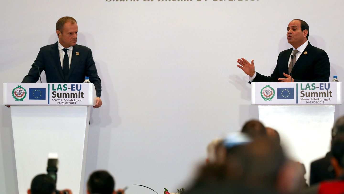 Donald Tusk y Al-Sisi durante la rueda de prensa posterior a la cumbre. (Reuters)