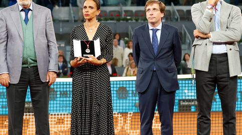 Emotivo homenaje a Manolo Santana en el Mutua Madrid Open con su viuda, Claudia Rodríguez
