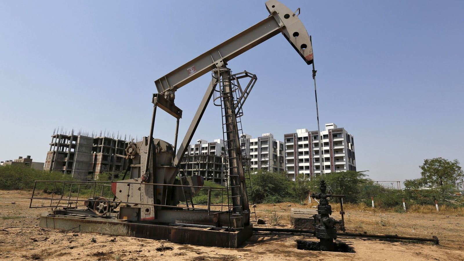 Foto: Plataforma petrolera en India (Reuters)