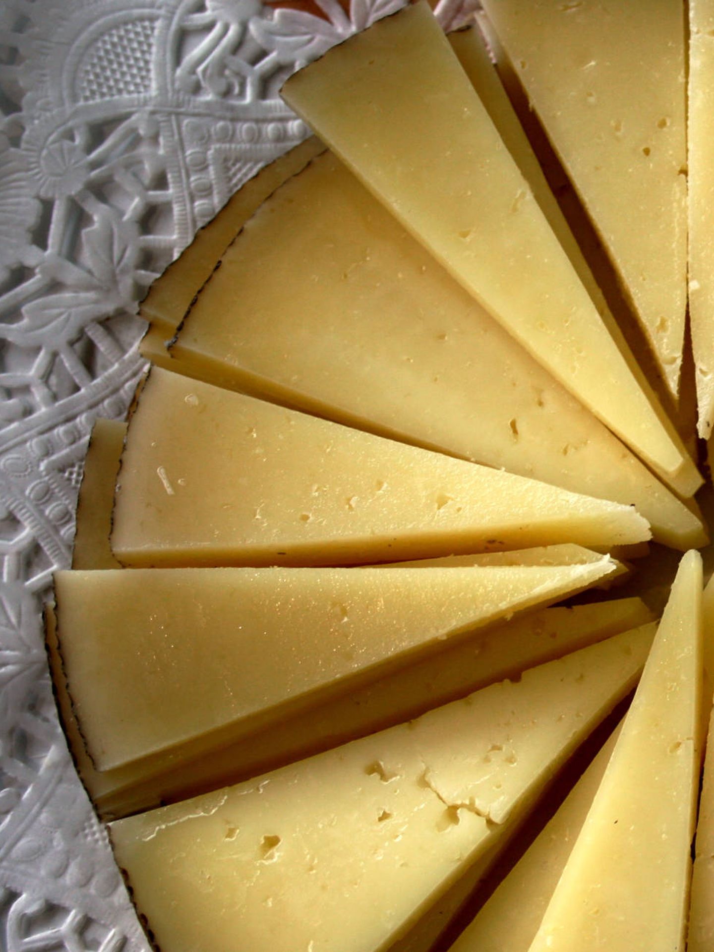 Disfruta de una tapa de queso manchego. (iStock)