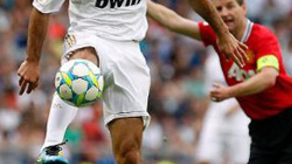 Figo evita hablar sobre su posible vuelta al Real Madrid: "Si pasa es porque el destino lo quiere"