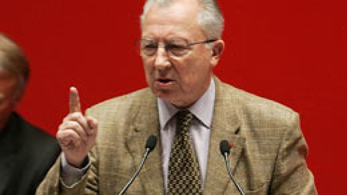 Jacques Delors alerta de que el euro y Europa se encuentran "al borde del abismo"