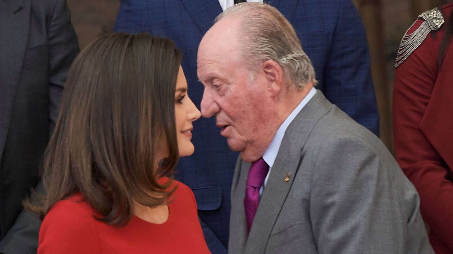 La reina Letizia y el rey Juan Carlos I, en 2019. (LP)