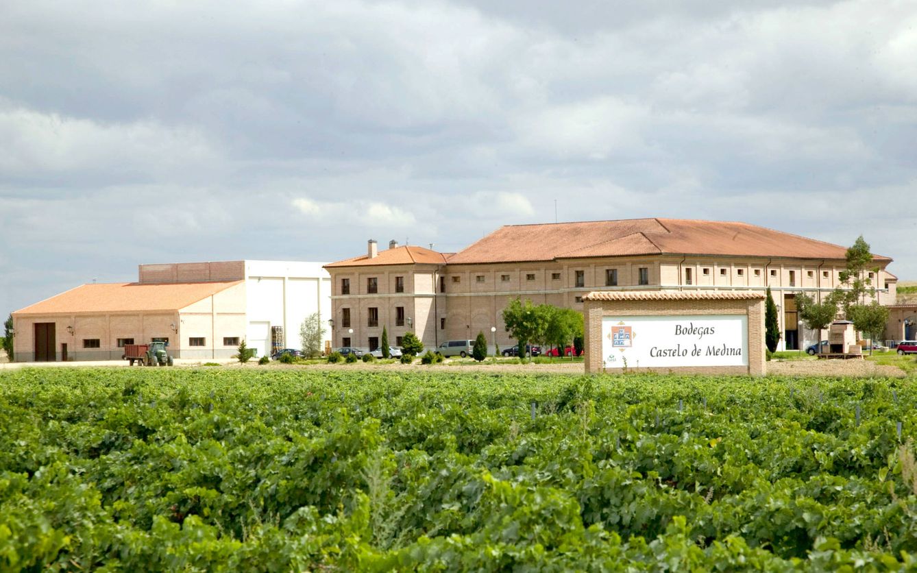 El paquete enoturístico de Castelo de Medina incluye la visita a una tonelería