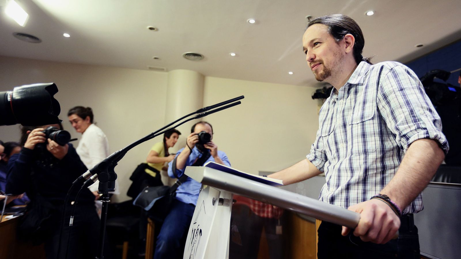 Foto: El secretario general de Podemos, Pablo Iglesias, comparece ante los medios en el Congreso de los Diputados, el pasado martes. (EFE)
