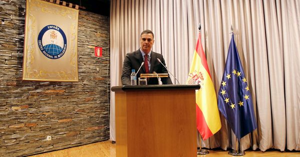 Foto: Pedro Sánchez durante su visita este jueves al CNI. (EFE)
