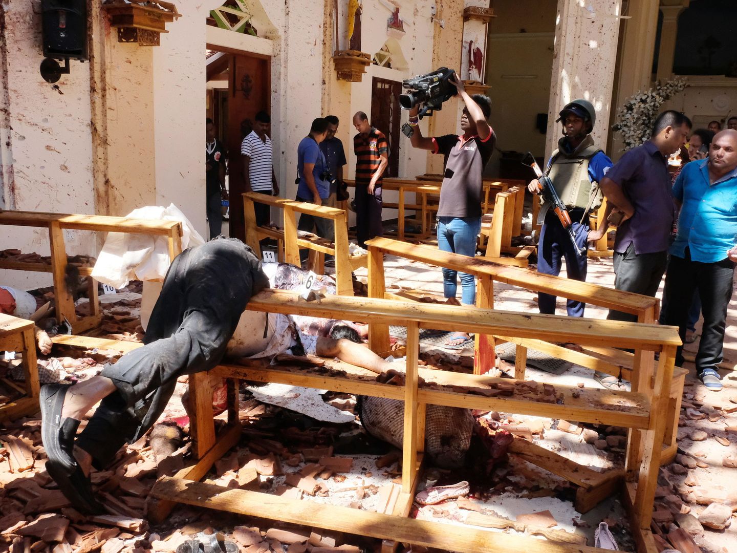 El interior de la iglesia de San Sebastián, en Negombo, Sri Lanka. (Reuters)