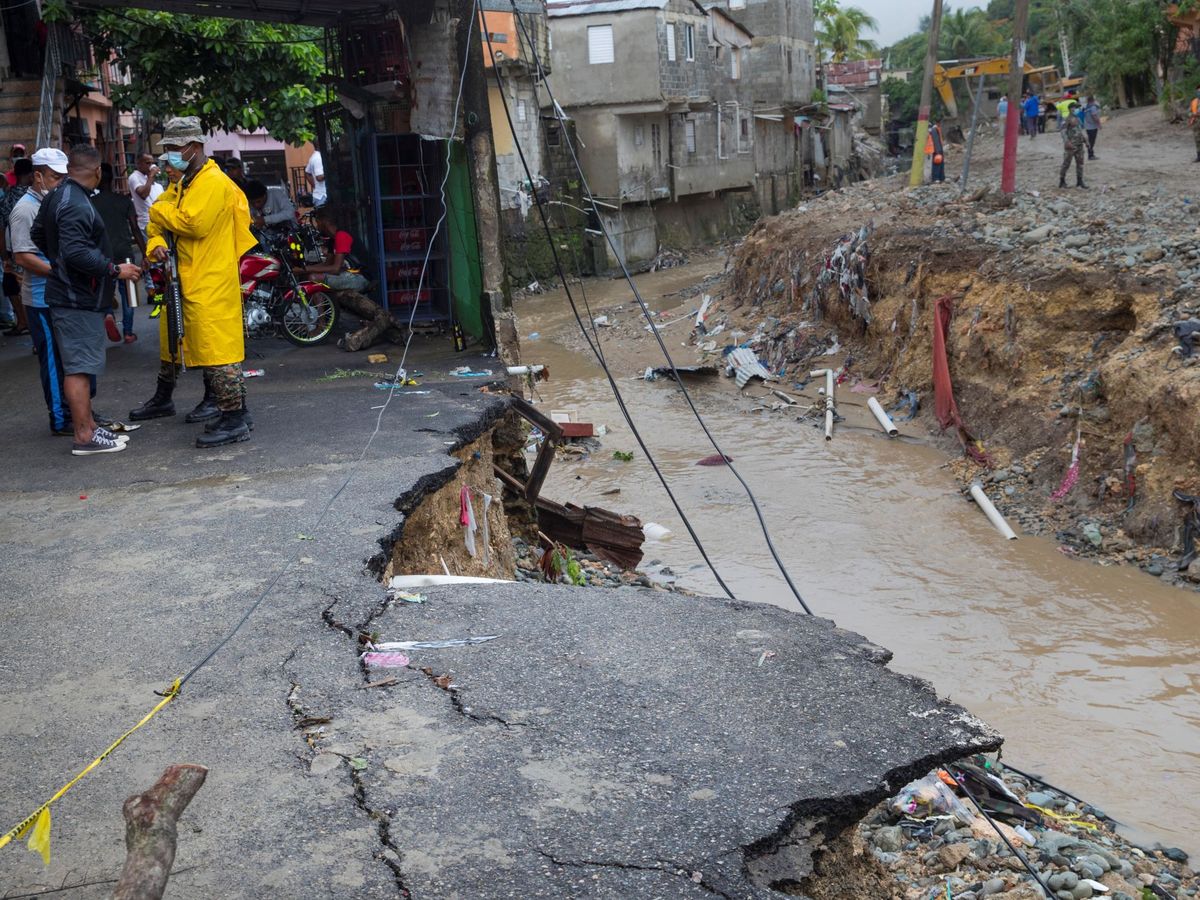 Foto: Destrozos en Santo Domingo por la tormenta. (EFE)