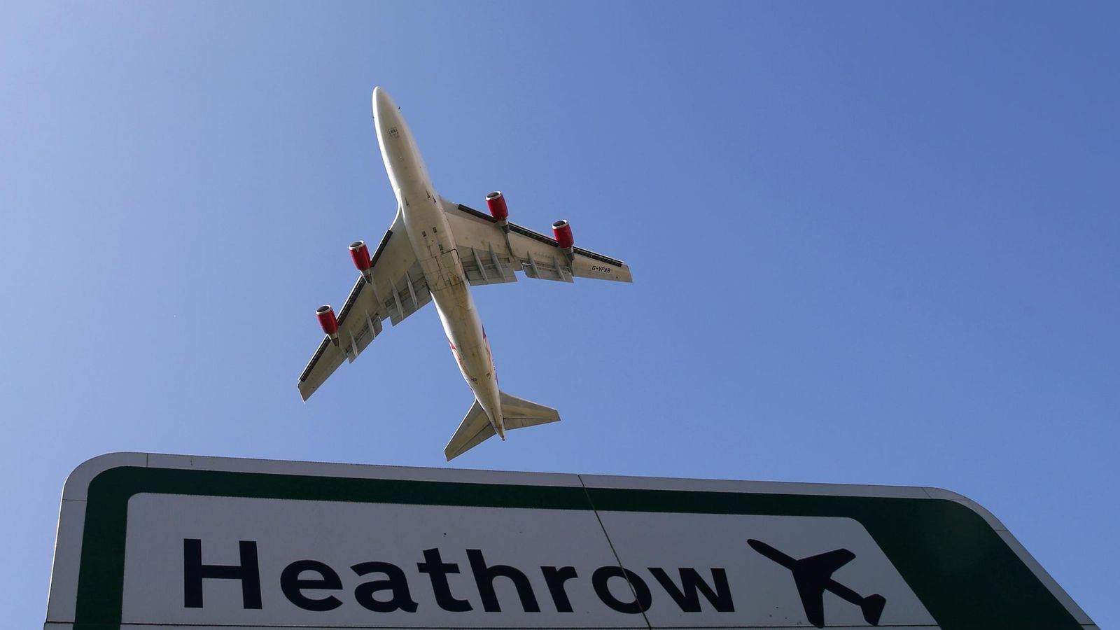 Foto: Avión despegando del aeropuerto de Heathrow, que gestiona Ferrovial. (Reuters)