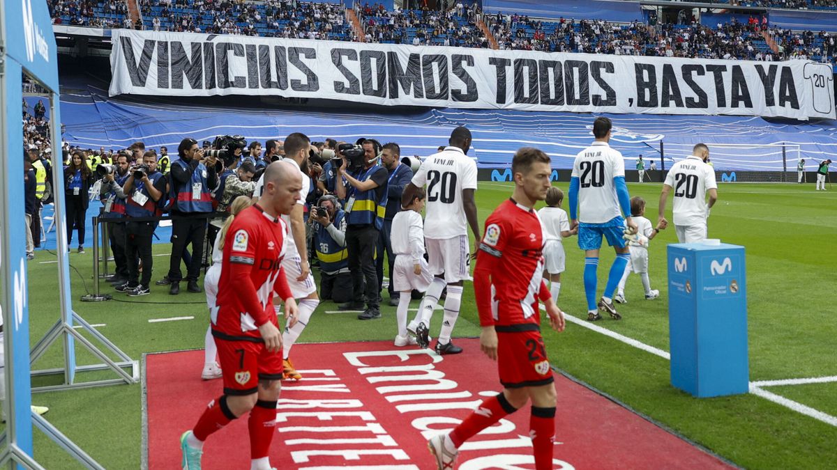 El Santiago Bernabéu demuestra su apoyo incondicional a Vinícius tras los ataques racistas