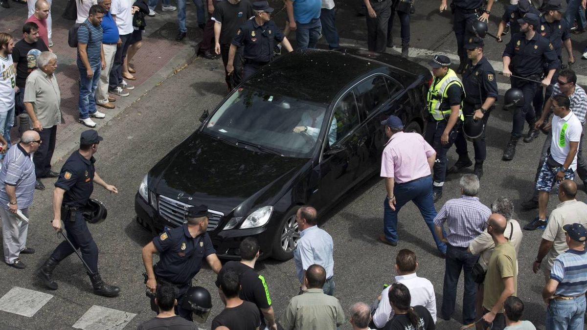 Reuniones 'secretas' con Mossos y Policía para frenar a los taxistas "mafiosos"
