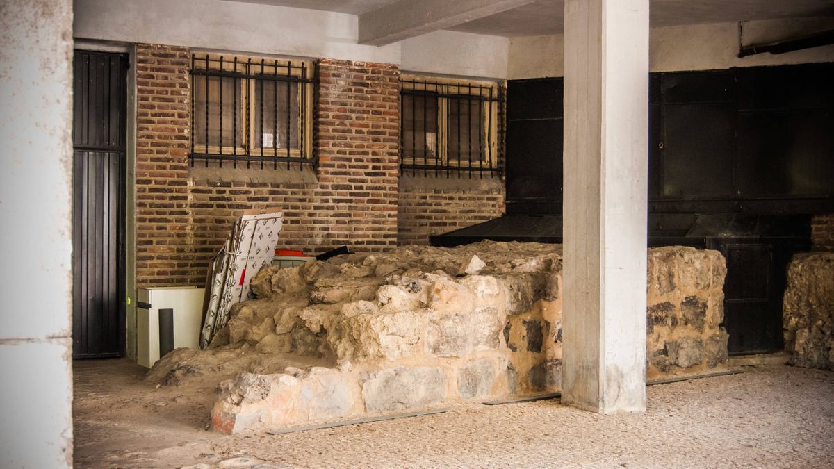 Muralla árabe: la ruina más vieja de Madrid es el cuarto de basuras de la casa de Rouco