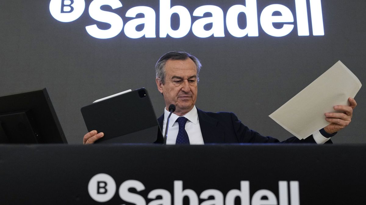 El CEO de Banco Sabadell se sube el sueldo un 10% y ficha a Viñolas para el consejo