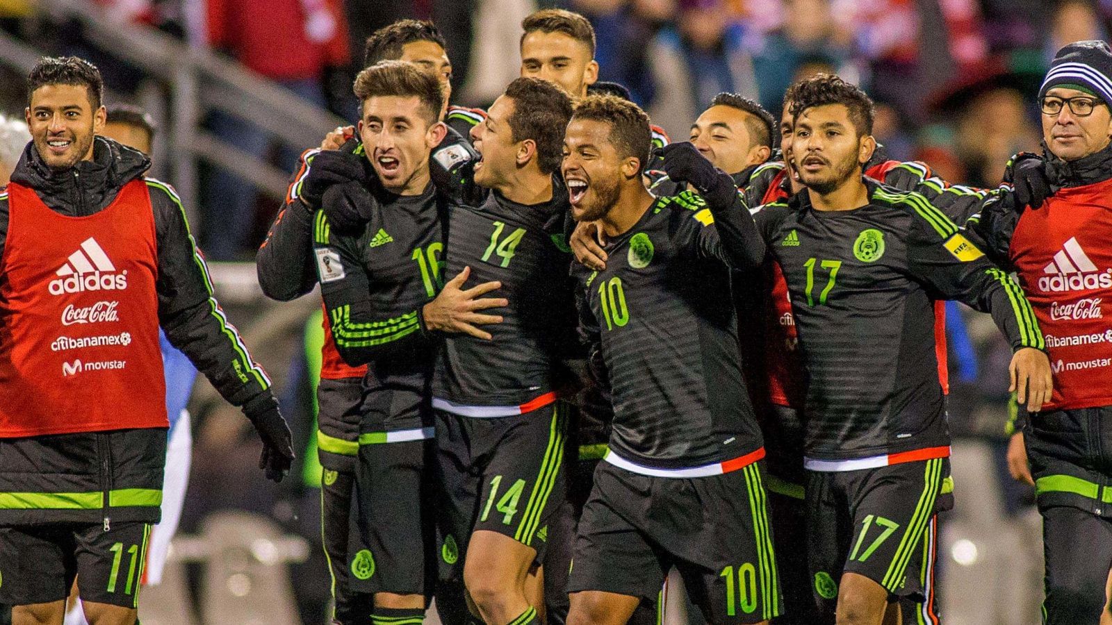 Foto: Los jugadores mexicanos celebran un gol (Reuters)