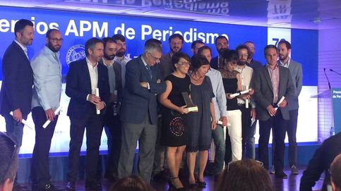 El Confidencial recoge el premio al mejor periodista  del año de la APM 