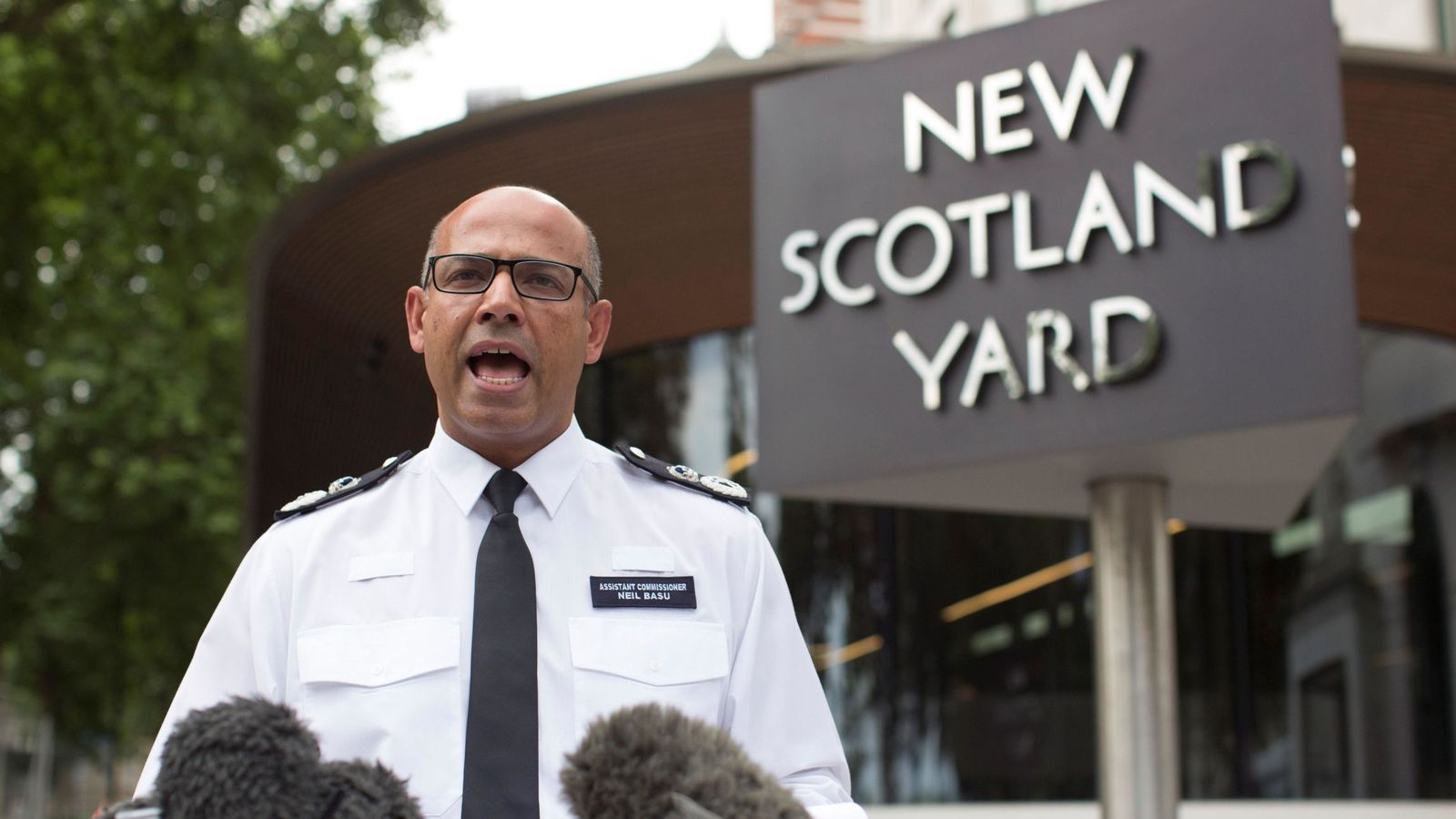 Foto: El jefe de la policía antiterrorista del Reino Unido, Neil Basu, habla ante la prensa por la muerte de Dawn Sturgess por intoxicación con novichok, el 9 de julio. (EFE)