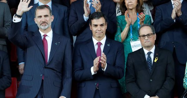 Foto: El Rey Felipe VI junto al presidente del Gobierno Pedro Sánchez (c), y el presidente de la Generalitat Quim Torra (d), durante la inauguración de los XVIII Juegos Mediterráneos. (EFE)