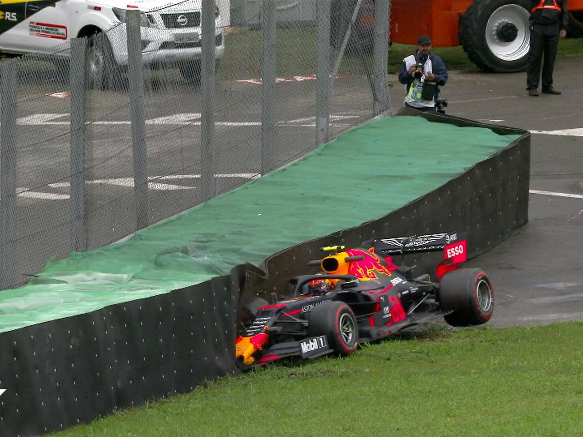 Foto: Alex Albon acabó contra las protecciones del trazado brasileño. (Fórmula 1)