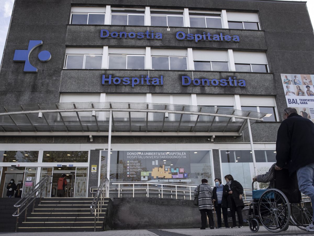 Foto: Vista del Hospital Donostia en una imagen de archivo. (EFE/Javier Etxezarreta)