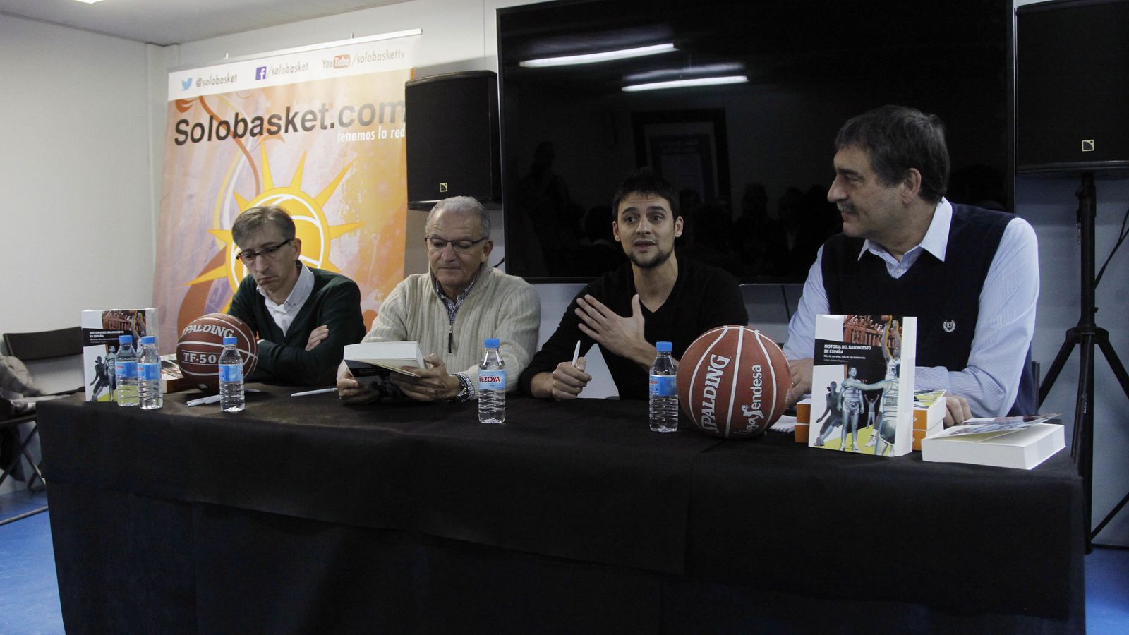 Foto: De izquierda a derecha: Moncho Fernández, Miguelo Betancor, Carlos Jiménez y Eddy Vidal, que dirigió la presentación (ACB Photo)