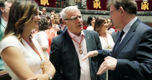 Foto: Joan Ribó, junto a Ximo Puig y Sandra Gómez. (EFE)
