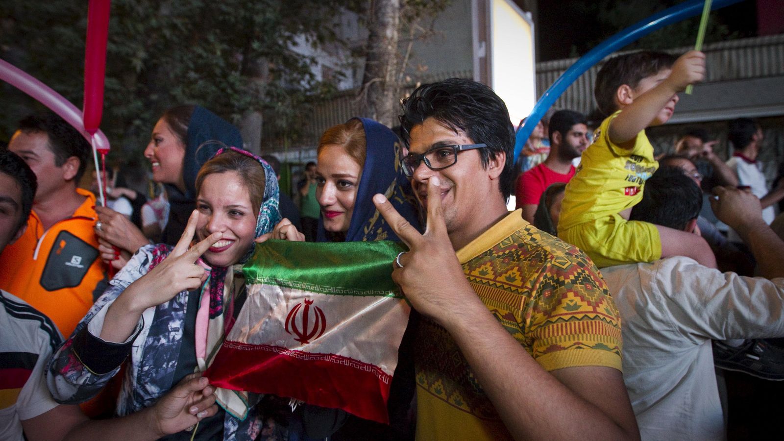 Foto: Los iraníes celebran el fin de las sanciones. (Reuters)