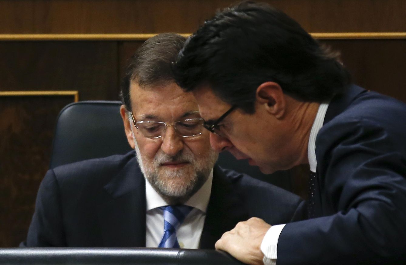 Rajoy y Soria en el Congreso de los Diputados. (Reuters)