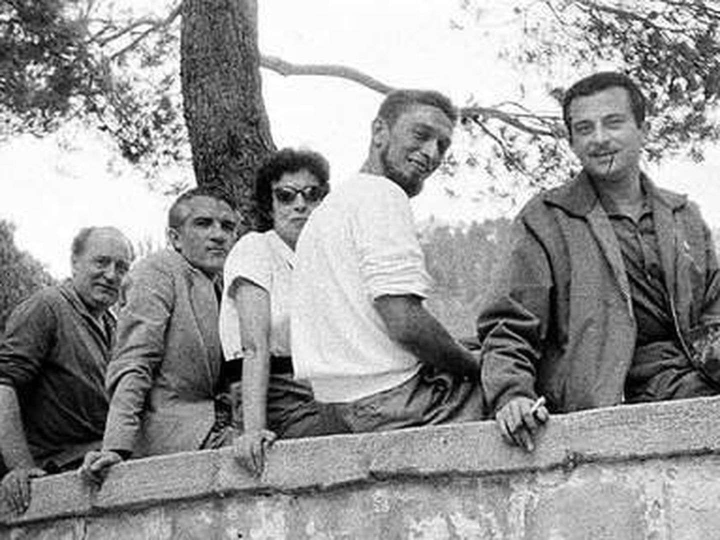 Gabriel Celaya, Blas de Otero, Asunción Carandell, Carlos Barral y José Agustín Goytisolo, en 1959. (Didcticadelpatrimonicultural.blogspot.com.es)