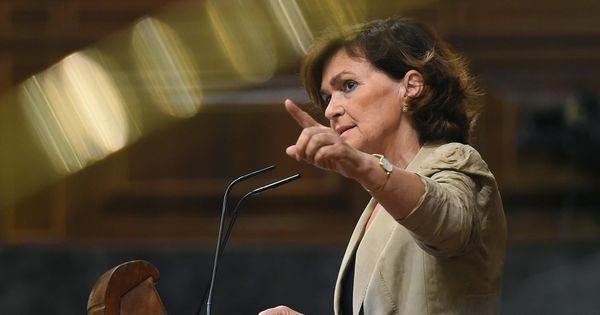Foto: La vicepresidenta en funciones, Carmen Calvo, durante su comparecencia ante el Pleno del Congreso para explicar la la crisis del Open Arms. (EFE)